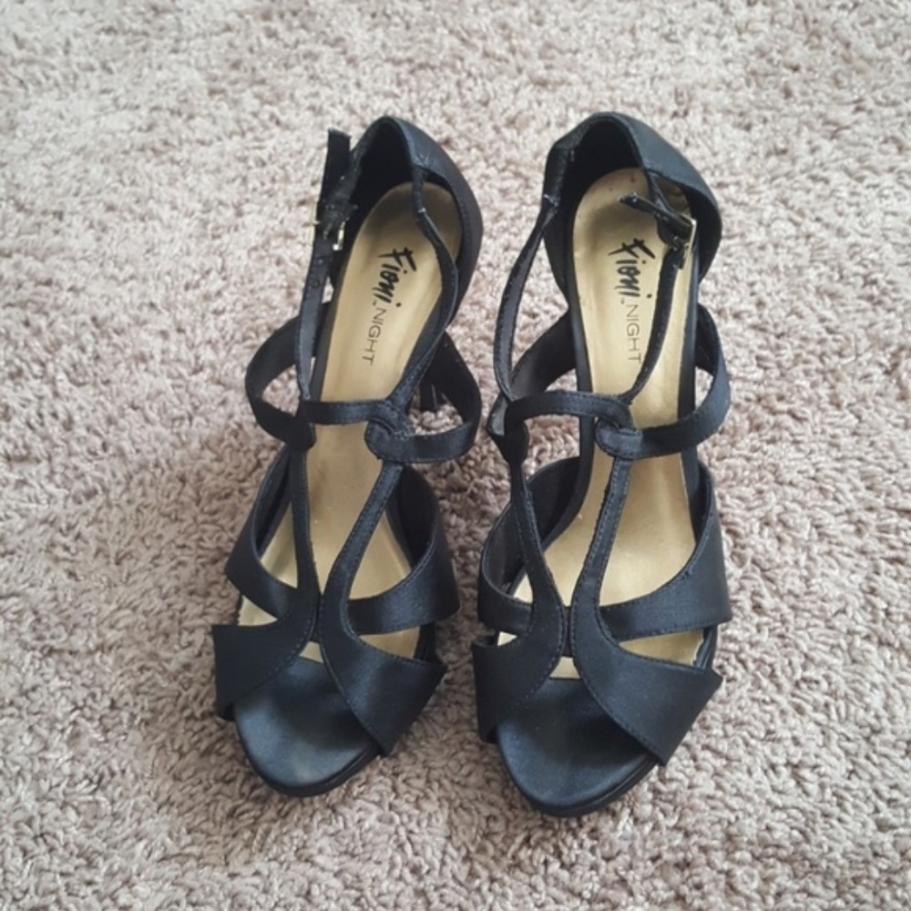 FIONI Black heels